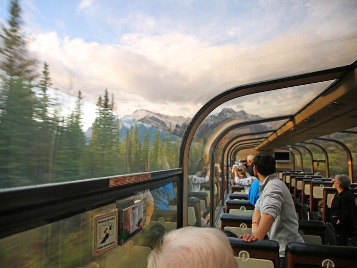 tour-train-through-canada